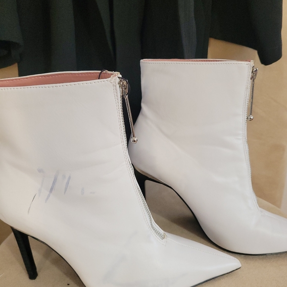 White Booties /8 - Picture 5 of 12